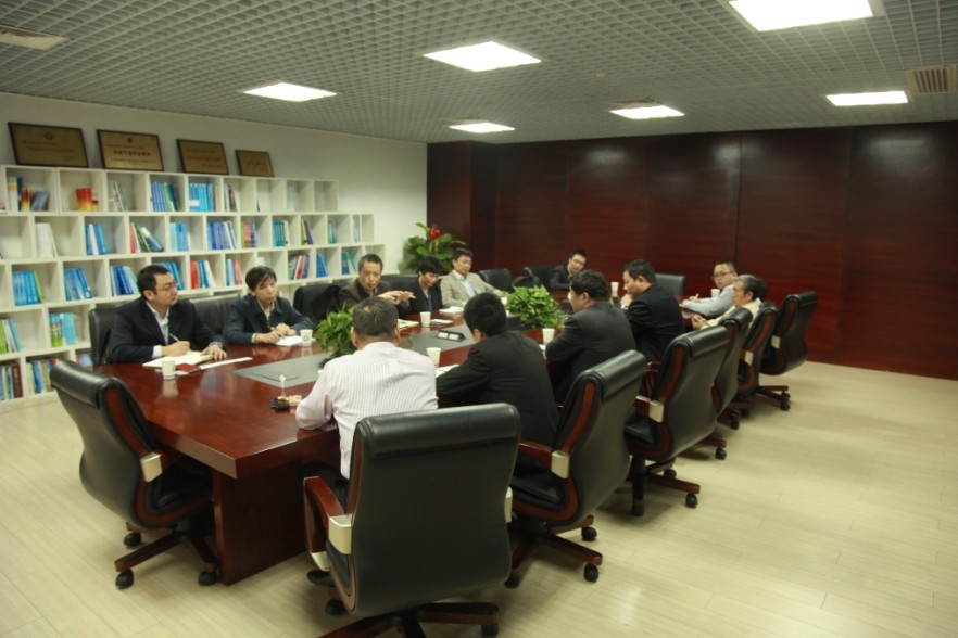 鎮(zhèn)江經(jīng)信委、開發(fā)區(qū)管委會一行到訪促進中心