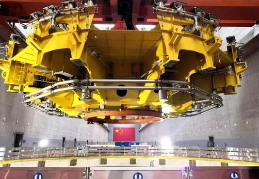 左右開(kāi)“工”，三峽電站兩臺(tái)下機(jī)架同日回裝