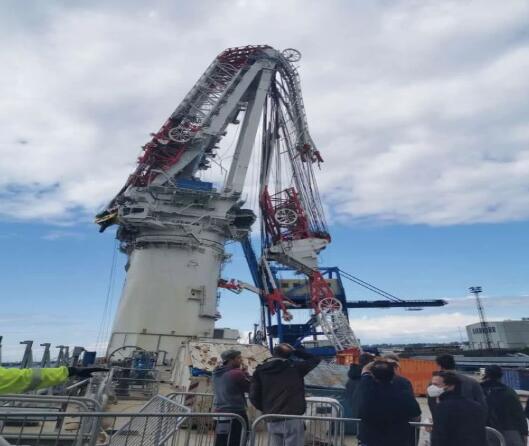 全球最大噸位風(fēng)電安裝船吊臂攔腰折斷，損失1億歐元