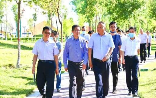 國(guó)家電投集團(tuán)黨組成員、副總經(jīng)理王樹(shù)東一行赴七師胡楊河市調(diào)研