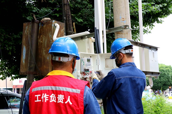 國網(wǎng)伊犁供電公司：嚴抓“小”現(xiàn)場，推進“大”安全