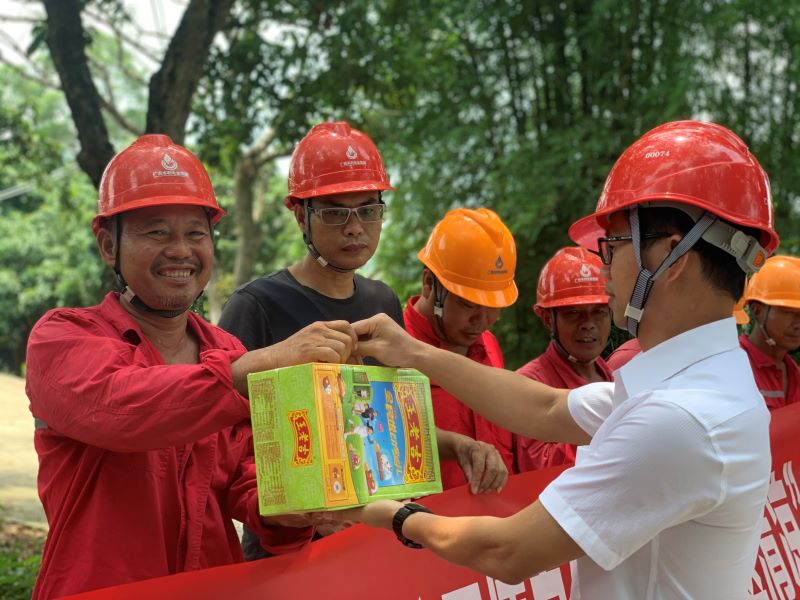 南方電網(wǎng)廣西新電力集團博白供電局夏送清涼鼓干勁，情系一線保供電