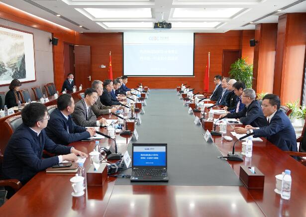 中國能建黨委書記、董事長宋海良與氫陽公司董事長程寒松座談