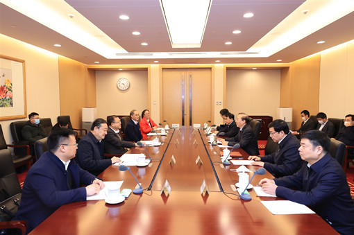 國家電網(wǎng)公司總經(jīng)理、黨組副書記辛保安與西安交通大學(xué)黨委書記盧建軍會談