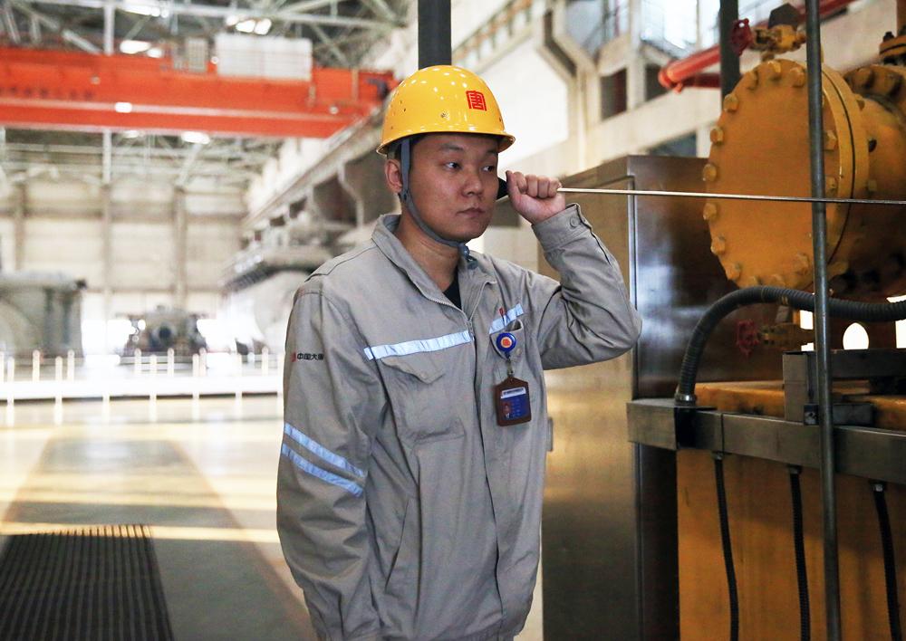 在勤奮中成長(zhǎng) 在奮斗中閃光------記大唐集團(tuán)第十八屆集控運(yùn)行大賽第一名申虎