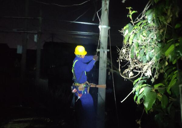 國網(wǎng)余姚市供電公司：夜間排查薄弱環(huán)節(jié)，保障電網(wǎng)安全運行