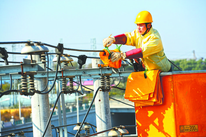 【國(guó)家電網(wǎng)公司特等勞?！坷钫伎? width=