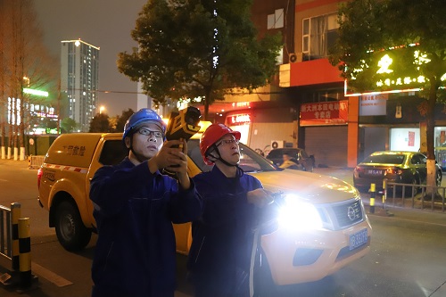 國網(wǎng)寧波市鄞州區(qū)供電：夜間特巡測(cè)溫線路，保障安全可靠供電