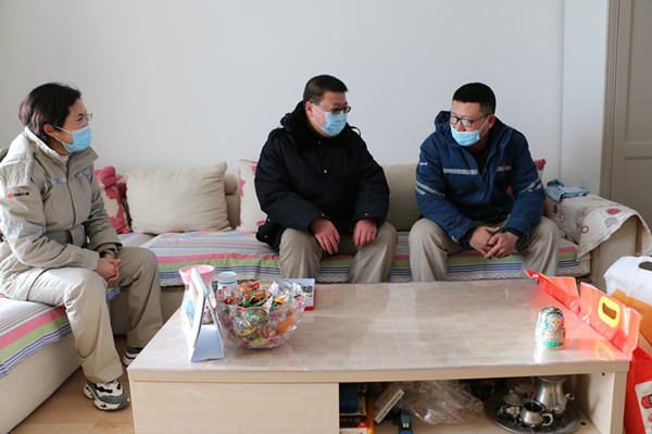 大唐長(zhǎng)山熱電廠開(kāi)展春節(jié)期間關(guān)心關(guān)愛(ài)勞動(dòng)模范活動(dòng)