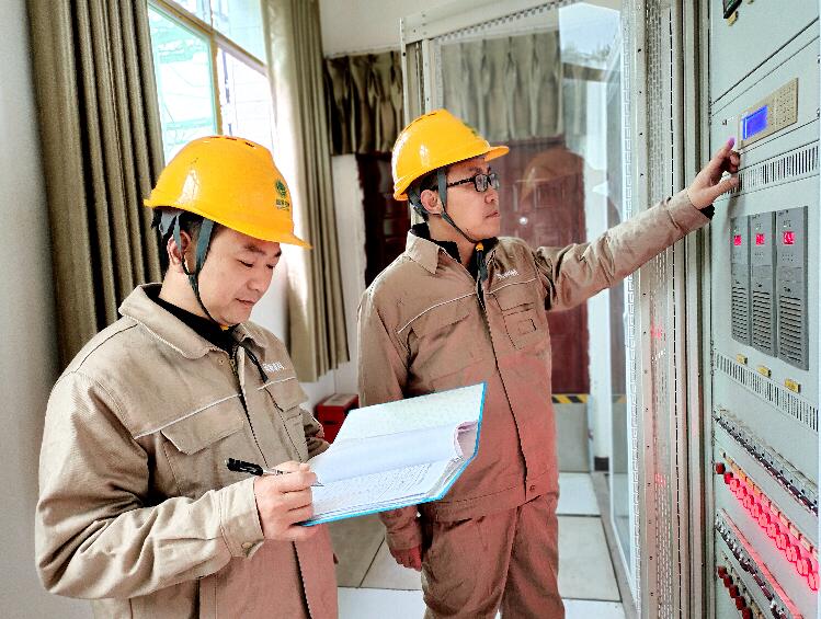 四川通江供電:巡視檢查設備安全 確保元宵用電高峰