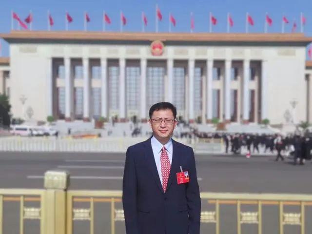 加快推動新能源行業(yè) 與人工智能融合創(chuàng)新——訪全國人大代表、樂山太陽能研究院院長姜希猛