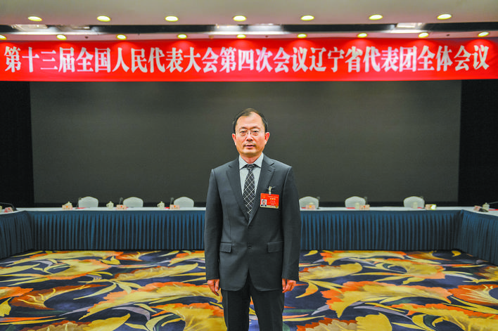 國人大代表 國網(wǎng)遼寧省電力有限公司董事長、黨委書記石玉東：加強能源互濟(jì) 促進(jìn)能源互聯(lián)網(wǎng)發(fā)展