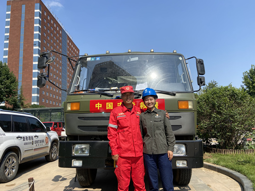 上陣夫妻檔，十天才回家