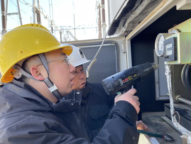 爭分奪秒解危急，全力保設(shè)備平穩(wěn)度冬