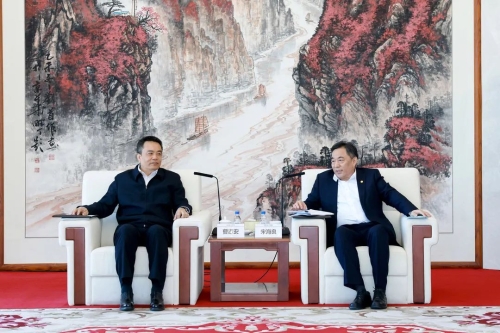 宋海良孫洪水與哈電集團(tuán)董事長曹志安、總經(jīng)理吳偉章會談
