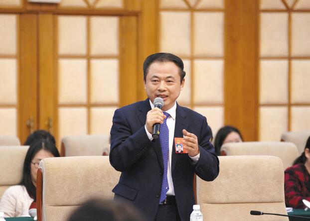 【兩會(huì)】推動(dòng)新能源汽車產(chǎn)業(yè)發(fā)展 促進(jìn)終端用能變革——訪全國(guó)人大代表、天能電池集團(tuán)股份有限公司董事長(zhǎng)張?zhí)烊? width=