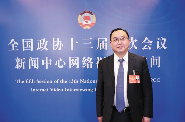 【兩會(huì)】國家電網(wǎng)有限公司副總工程師奚國富：提升公共充換電保障能力 服務(wù)新能源汽車產(chǎn)業(yè)發(fā)展