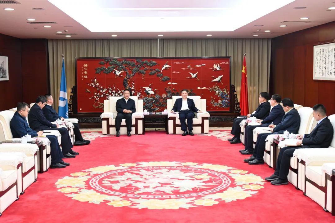 溫樞剛會(huì)見哈電集團(tuán)董事長、黨委書記曹志安