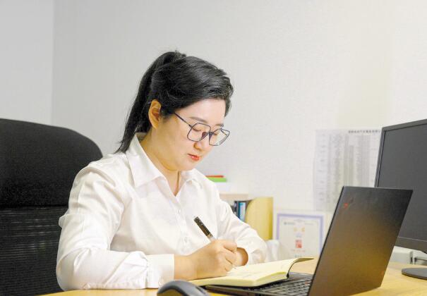 專注實(shí)干攻克難關(guān)， 建設(shè)卓越智慧車聯(lián)網(wǎng)平臺(tái)——記國(guó)網(wǎng)工匠韓慶雯