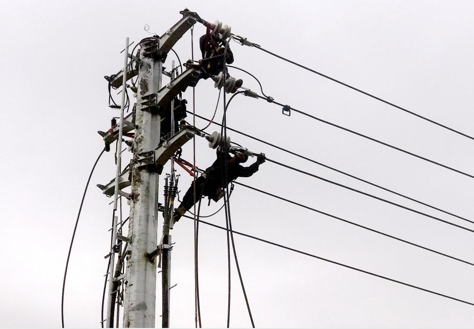 國網(wǎng)余姚市供電公司:線路遷改“讓道” 高速公路建設“加速跑”