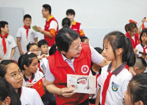 浙江永嘉縣紅十三愛心社25年，幫助4630名貧困學(xué)生