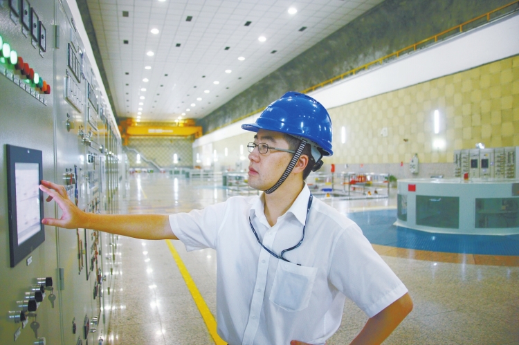 攻堅(jiān)克難、敢于開(kāi)拓的創(chuàng)新先鋒——記南網(wǎng)調(diào)峰調(diào)頻公司檢修試驗(yàn)分公司總經(jīng)理、黨委副書(shū)記鞏宇