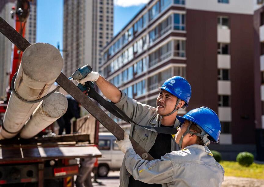 呼和浩特回民供電分公司:老舊小區(qū)變亮堂 用電穩(wěn)定更舒心