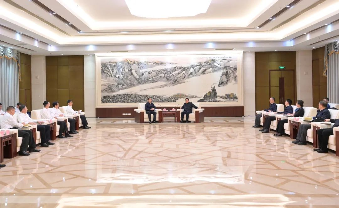 國家電網(wǎng)公司董事長、黨組書辛保安與四川省委書記王曉暉會談