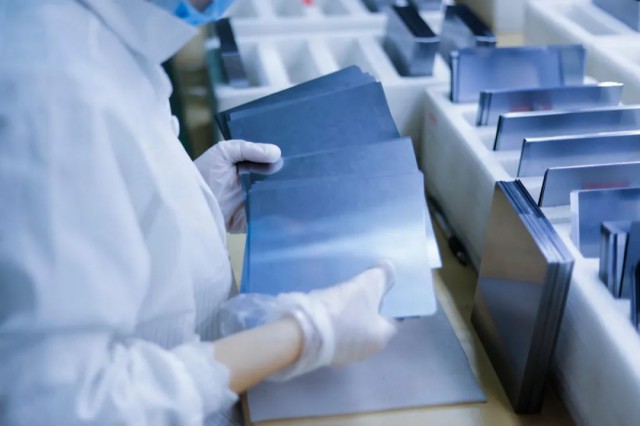 【索比月報】產(chǎn)量上升，新增產(chǎn)能逐步爬坡，新舊勢力繼續(xù)內(nèi)卷 ——9月光伏硅片市場總結(jié)