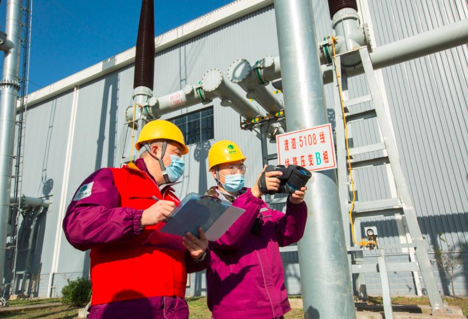 寒潮來襲!上海電力職工開展特巡900次,保障電力主網(wǎng)架以最佳狀態(tài)迎寒潮