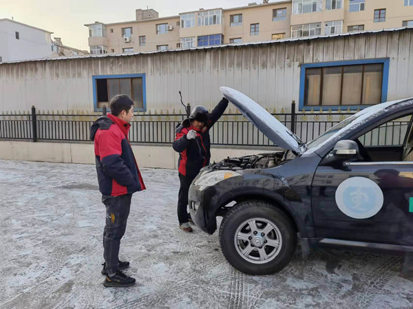 烏海市千里山供電分公司：春節(jié)前夕車輛自查，確保節(jié)日安全出行