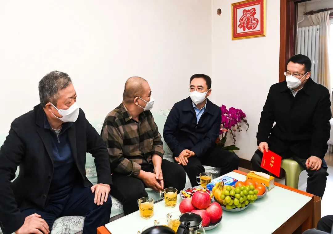 鄒磊、劉明勝走訪慰問(wèn)退休老領(lǐng)導(dǎo)、勞模遺屬、困難黨員群眾