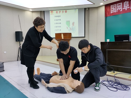 國網(wǎng)阜康供電公司應(yīng)急救護(hù)培訓(xùn)提升員工自救互救能力