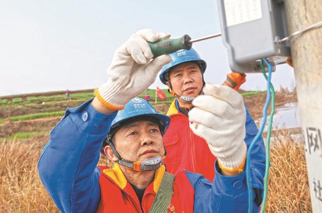 四川通江護(hù)航春灌用電，60支服務(wù)隊奔走田間