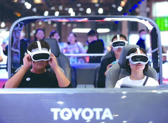 代表前沿技術(shù)方向，促使跨國車企轉(zhuǎn)型，新能源車在上海車展“唱主角”