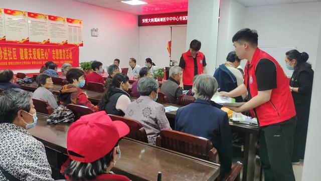 黎明社區(qū)·“愛心義診進社區(qū)，健康關(guān)愛暖民心”黨建聯(lián)盟志愿活動