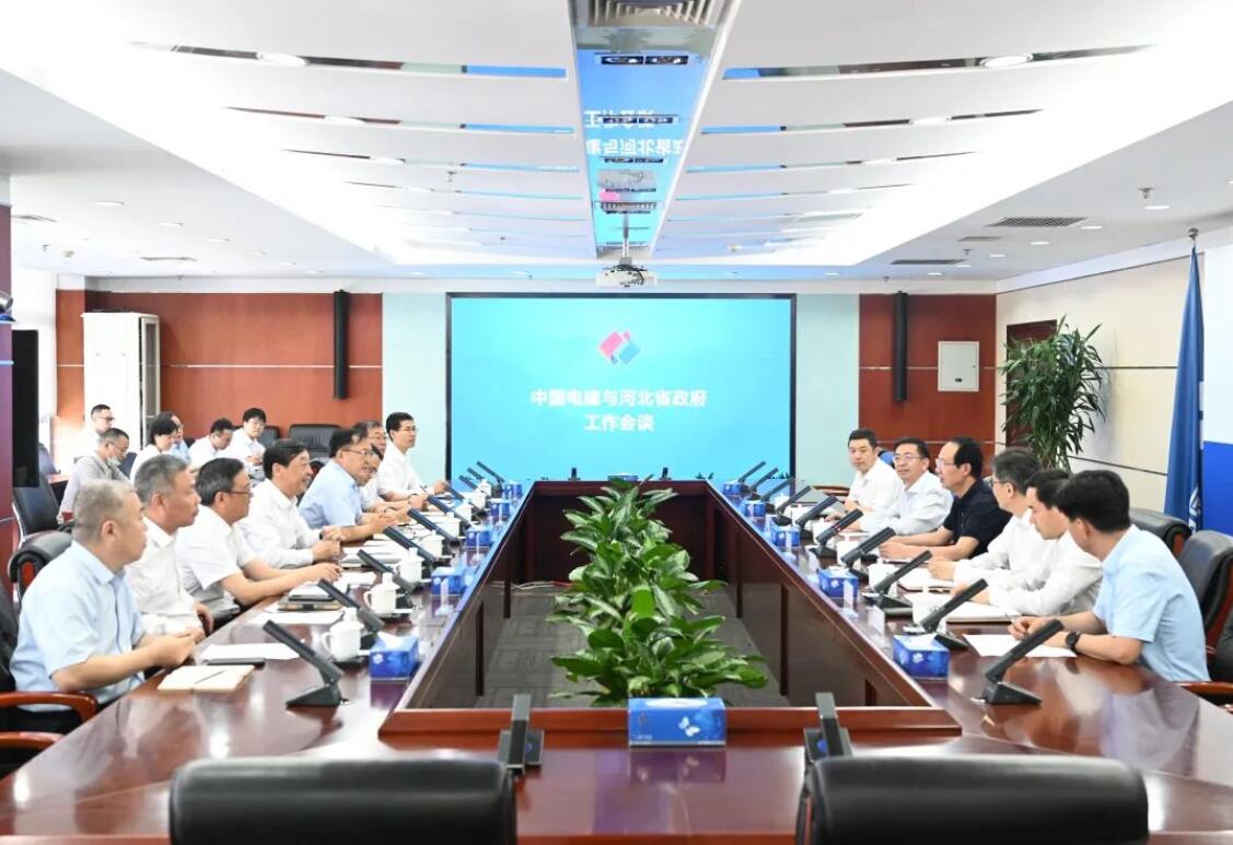 中國(guó)電建黨委書(shū)記、董事長(zhǎng)丁焰章與河北省副省長(zhǎng)時(shí)清霜會(huì)談
