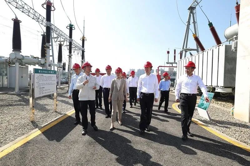 國(guó)家電網(wǎng)董事長(zhǎng)、黨組書記辛保安會(huì)見四川省委書記王曉暉、省長(zhǎng)黃強(qiáng)并檢查大運(yùn)會(huì)供電保障工作