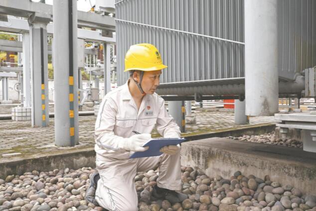 26年,變電運(yùn)維一線的耕耘與創(chuàng)新——記全國五一勞動(dòng)獎(jiǎng)?wù)芦@得者池永