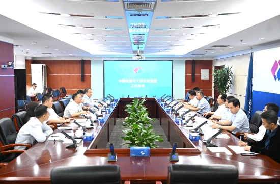 中國(guó)電建黨委書(shū)記、董事長(zhǎng)丁焰章與大家保險(xiǎn)集團(tuán)黨委書(shū)記、董事長(zhǎng)何肖鋒會(huì)談