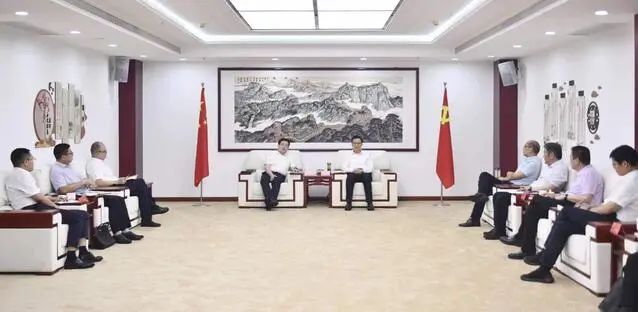 漯河市委書(shū)記秦保強(qiáng)、市長(zhǎng)黃鈁會(huì)見(jiàn)中國(guó)電建華中區(qū)總部黨委書(shū)記、總經(jīng)理蹇尚友一行