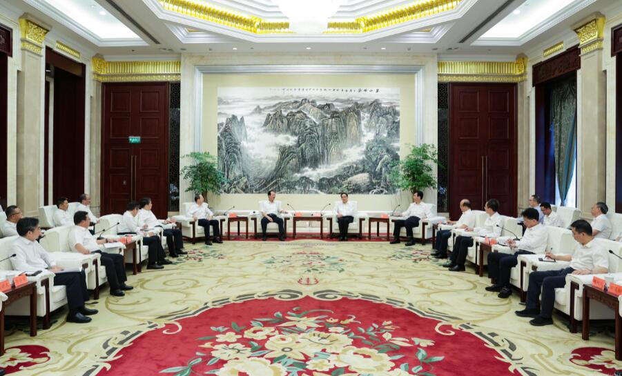 中國(guó)電建黨委書記、董事長(zhǎng)丁焰章拜會(huì)貴州省委書記徐麟、省長(zhǎng)李炳軍