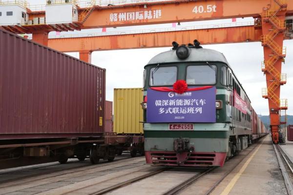 國(guó)產(chǎn)新能源汽車，坐火車“出海”!