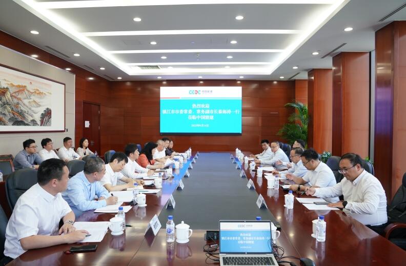 李麗娜與鎮(zhèn)江市委常委、常務副市長秦海濤會談