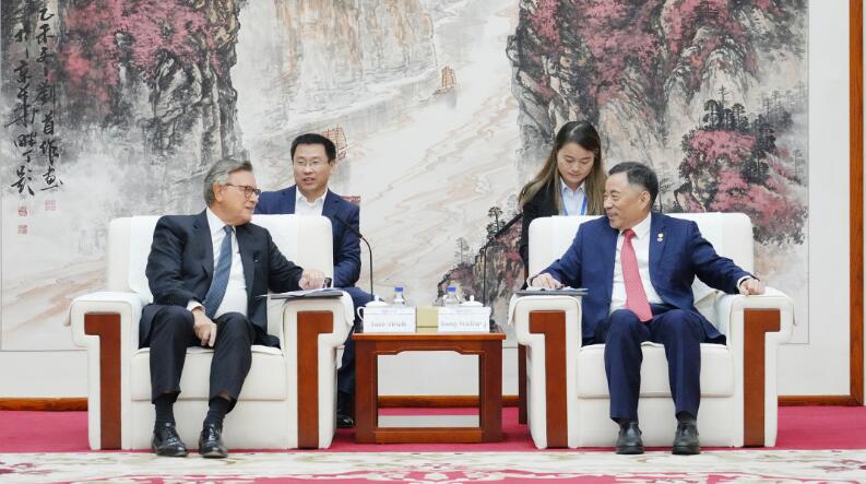 中國能建黨委書記、董事長宋海良與渣打集團主席韋浩思會談