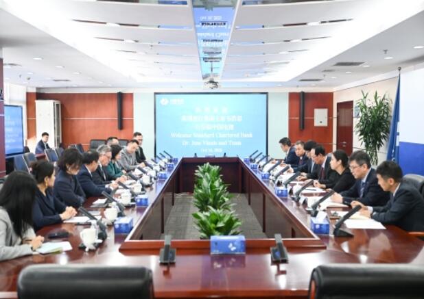 中國(guó)電建黨委書(shū)記、董事長(zhǎng)丁焰章會(huì)見(jiàn)渣打集團(tuán)主席韋浩思