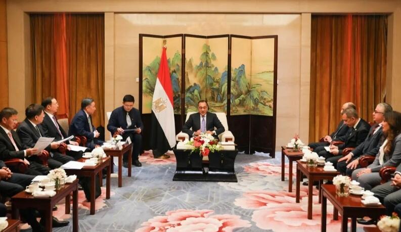 中國能建黨委書記、董事長宋海良拜會埃及總理馬德布利