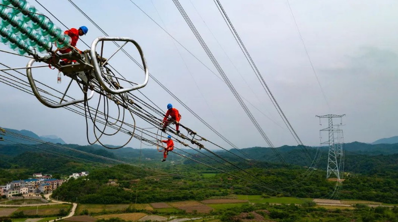 武漢~南昌1000千伏特高壓工程(贛1標段)全線貫通