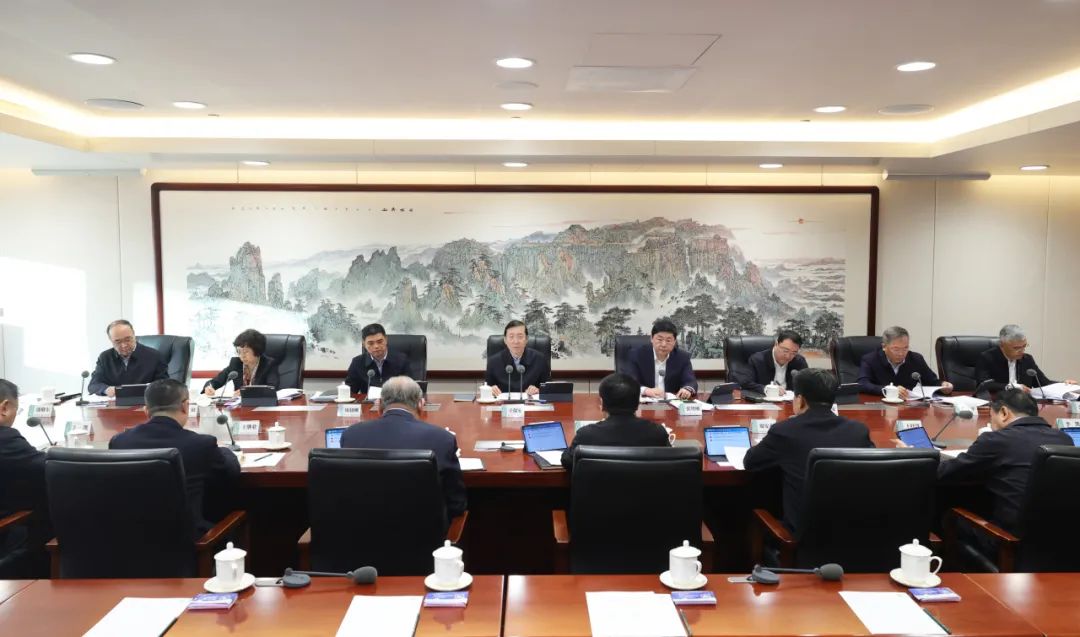 國家電網(wǎng)公司領(lǐng)導(dǎo)班子和專職助理、總師、副總師2024年調(diào)研座談會(huì)召開