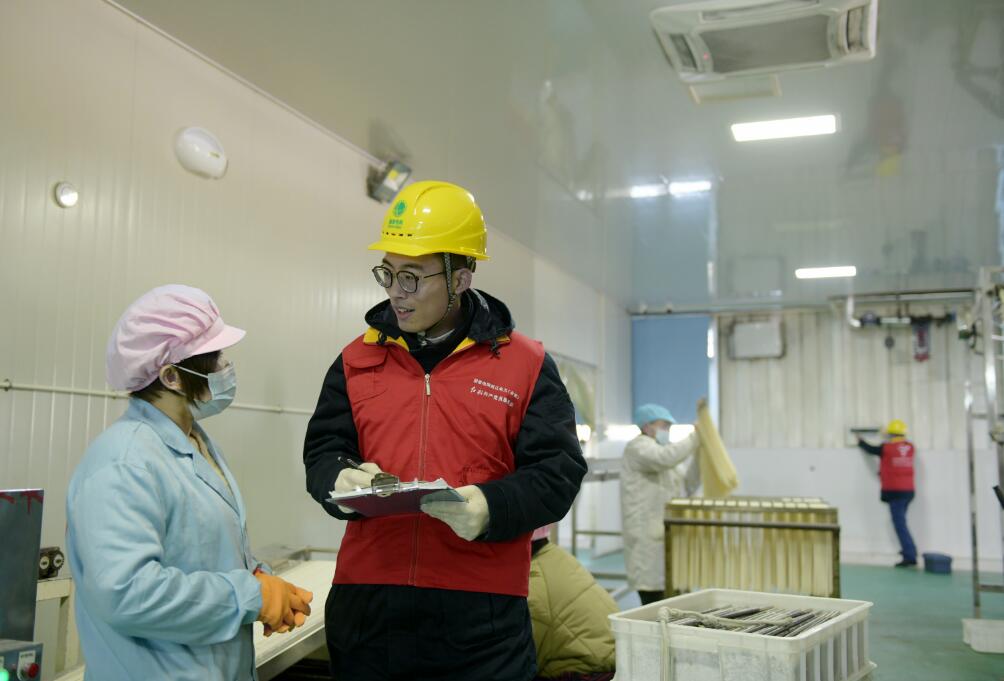 國(guó)網(wǎng)余姚市供電公司:年味飄香生產(chǎn)忙 電力護(hù)航添保障